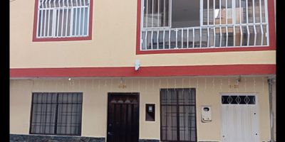 Se vende amplio apartamento piso 2 ubicado en el Casco urbano de Floridablanca. Consta de: sala comedor, hall tv, tres habitaciones, baño auxiliar, cocina tradicional amplia, terraza con lavadero. Cerca de centros comerciales, parque principal de Floridablanca, plazas, transporte publico cercano. Agende su cita completamente gratis.
