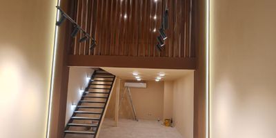 Local en Arriendo
 Ubicado al frente de Estudio F, con excelente visibilidad peatonal.

 Área Total:

Piso 1: 63,7 m²

Piso 2: 31,3 m²

 Canon mensual: 9.000.000
(Administración incluida)

⚠️ Nota: Si deseas facturar electrónicamente, al valor del canon se le debe adicionar el IVA.