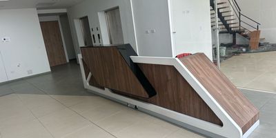 Oficina en el segundo piso del centro empresarial trail center, con un diseño innovador y totalmente nuevo, el edificio cuenta con: Lobby tipo hotel
Sistemas de climatización ambiental 
Fuentes de agua en doble altura⛲
Jardines verticales 
Parqueaderos en sótano  
Locales comerciales con amplias vitrinas
Consultorios   ⚕
Oficinas 
Zona y plazoleta de comidas con hermosas visuales
Amplio y moderno auditorio