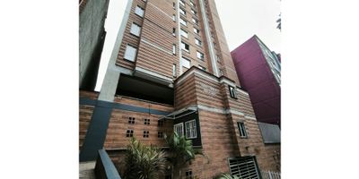 Venta Cerca de la Estación del Tranvía de Miraflores, Medellín

Precio venta: $380,000,000 (negociables)

Administración: $300,000

Descripción:

¡Gran oportunidad! Apartamento ubicado a solo media cuadra de la Iglesia Santa Mónica y a una cuadra del Centro Comercial La Central, en una zona privilegiada con fácil acceso al Tranvía de Miraflores.

Características:


 Sala comedor amplia
 Cocina integral
 Zona de ropas
 3 closets para mayor comodidad
 Parqueadero privado y cuarto útil exclusivo con 16m2


Este apartamento es ideal para quienes buscan vivir cerca de zonas comerciales y de transporte público, con todos los servicios a la mano.

¡No dejes pasar esta oportunidad! Contáctanos para más información y agendar una visita.
