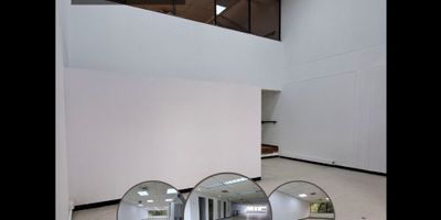 Se venden oficinas en Centro Empresa. 422.17 mts2, 10 oficinas, 9 baños, 10 parqueaderos en sótano, cocineta semi integral.
