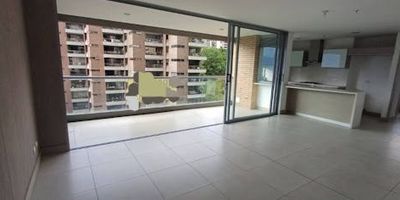 Arriende este moderno apartamento de estrato 6 en el barrio La Florida, Medellín, Antioquia, a poca distancia del sector Provenza. Ubicado en el piso 6, este apartamento ofrece 180 m² con 3 habitaciones y 4 baños. Incluye 2 parqueaderos y cuenta con vigilancia para su tranquilidad. Con 6 años de antigüedad, es una opción excelente para vivir en un área residencial consolidada. Canon de arriendo: $7.500.000. Para conocer este inmueble, consulte las opciones de WhatsApp, ver teléfonos o solicitar contacto.
