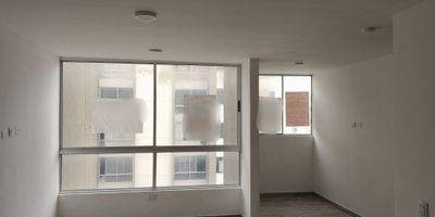 Descubre este apartamento de 58 metros cuadrados distribuidos en 2 habitaciones, 2 baños, sala-comedor, cocina semi-integral, baño social, estudio, area de labores, tambien cuenta con salon social, ascensor, piscina, zona infantil, gimnasio, zona BBQ, y parqueadero comunal, este inmueble ofrece comodidad es el lugar perfecto para vivir. No pierdas la oportunidad de hacer de este apartamento tu nuevo hogar. ¡Contáctanos ahora para más información y agendar una visita!