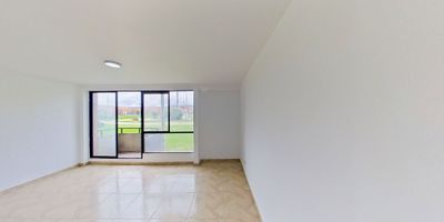 Apartamento en Conjunto Pomarrosa venta de 68m2, con vista interior, ubicado en un 2do piso, acceso por escaleras. Consta de 3 habitaciones, 2 baños, sala comedor, balcón, estudio, cocina integral y zona de lavandería. Tiene piso cerámico en todas sus zonas. El conjunto cuenta con salón social, parque infantil, jardín infantil, zonas verdes y vigilancia privada las 24 horas. Cerca a centro comercial Prado verde; cerca a almacenes de cadena surtimax y D1; cerca a colegio Chiloé ; cerca a universidad Cundinamarca; Vías de acceso por la Carrera 38 y calle 13 Soacha .  33405291268
