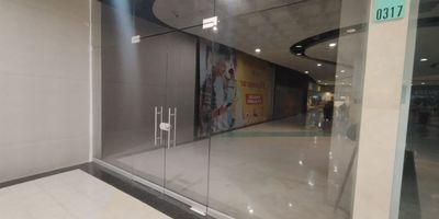 En Alberto Alvarez tenemos el local ideal que estas buscando, cuenta con una excelente ubicacion en uno de los centro comerciales mas llamativos de la ciudad de Medellin, redeado de grandes marcas y un excelente transporte publico. No te quedes con las ganas de conocerlo y contacta a uno de nuestros asesores que con el mayor de los gustos te atenderan. 
No lo pienses mas para iniciar con tu negocio.