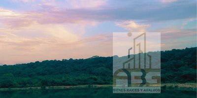 Espectacular Apartamento en zona norte , a 5 minutos del mar, a 20 minutos del centro histórico, 2 habitaciones, 2 baños, sala, comedor, zona de labores, vigilancia 24 horas, piscina, zona BBQ, salon se eventos , vive y  disfruta de vista al lago , rodeado de zonas verdes y la comodidad  de vivir en un entorno tranquilo y seguro.