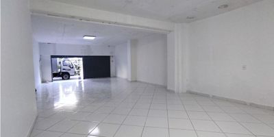 Local con vitrina sobre vía principal con alto flujo vehicular y peatonal, zona comercial, cerca a premium plaza y estación del metro.

Asesor: Farith Copete Cel: 3014299381

Codigo Wasi: No. 9183812

 
