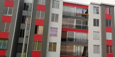 CIUDAD. Cali   ACCIÓN.  Venta   PROPIEDAD. Apartamento Primer Piso . ÁREA 50 M2  UBICACION.  Unidad Residencial Algarrobo.  ADMINISTRACIÓN $158.000  DETALLES  Tiene  Cocina Integral.  Zona de ropas. Dos habitaciones  Un baño.  Vista Interior.  Parqueadero Comunitario.  La Zona Social tiene:   Salón Social. Zona de Niños.  Zona Verde.  Parqueadero de Visitantes.  Portería con Vigilancia Privada 24 horas.
CÓDIGO: K83F56457TDP1A104E3A7
PRECIO DE VENTA: $160´000.000