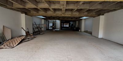 Local en Bello con excelente flujo peatonal y vehicular, ideal para comercio. Ubicado cerca de D1, Dollarcity y otras tiendas reconocidas, lo que asegura alto trafico de personas durante todo el dia. Con facil acceso y buena visibilidad, es perfecto para negocios que buscan estar en un punto concurrido y de gran movimiento comercial. Canon $12.000.000 IVA $2.280.000 Que esperas? Comunicate ya!




