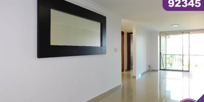 Apartamento en Arriendo/venta en la ciudad de Barranquilla ubicado en el barrio La Campiña, el edificio cuenta con 4 pisos y el apartamento se encuentra ubicado en el piso 3, con un área aproximada de 119.92 mt2, distribuidos en 2 habitaciones, 2 baños, la habitación principal cuenta con baño interno, sala-comedor, cocina integral, zona de labores y 1 parqueadero asignado, lado sombra, buena distribución en sus áreas con buenos y modernos acabados, es fresco y acogedor, su entorno es tranquilo, residencial con cómodas vías de acceso y facilidad al transporte publico cercano, sobre el sector puede encontrar, parque Venezuela, narco bollo y una tienda juliao.