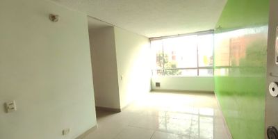 Apartamento Ubicado En El Piso 4 Del Conjunto Residencial Paraiso Ph, Sector Catastral La Faena, Localidad Engativá, Apartamento Con Disposición Interior, Conformado Por; Hall De Entrada, Sala Comedor, Cocina, Zona De Ropas, Baño Social, Dos Habitaciones Auxiliares, Habitación Principal Con Baño.  El Edificio Conformado Por 2 Torres De Apartamentos, No Tiene Sótano. El Edificio Está Conformado Por Un Aprox. De 237 Unidades De Apartamentos. Consta De Portería, Servicio De Citófono, Salón Comunal, Parqueadero De Visitantes, Planta Eléctrica, Cuarto De Bombas, Shut De Basuras, Dos Ascensores.  Vetustez 2 Años.  Estrato 2