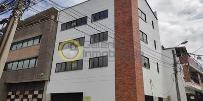 Local en Arriendo en Girón - La Esmeralda cuenta con un amplio salón, 1 baño. Se encuentra ubicado en una zona industrial.