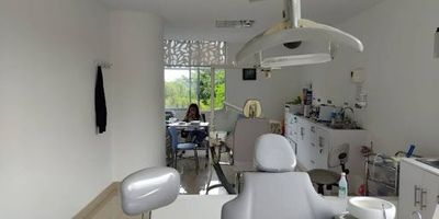 SE RENTA SUPER CONSULTORIO ODONTOLÓGICO. Ubicación privilegiada en la mejor zona de Los Alpes. ¡Listo para ocupar y empezar a trabajar!
Instalaciones completas para consultorio odontológico, espacio ideal para 2 unidades odontológicas. Planta eléctrica y tanque de reserva de agua, 2 muebles empotrados con lavado instrumental y cajoneras para insumos. Piso en porcelanato, fácil de mantener y de excelente presentación ¡La oportunidad perfecta para profesionales de la odontología!
Contáctanos ahora y agenda tu visita.
