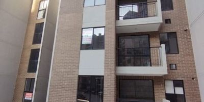 Se renta y se vende apartamento en el sector tranvia donde podras vivir en un entorno tranquilo y seguro, con facil acceso y cercanos a centros comerciales, colegios, parques. Ideal para familias que buscan comodidad y calidad de vida.  Descubre este moderno y luminoso apartamento de 2 habitaciones, 2 banos completos y 1 bano en la habitacion principal, 1 closet, Sala comedor, Cocina abierta, Zona de ropas, Ventanas y balcon con vista verde. Las caracteristicas que destacan la unidad son: unidad cerrada con vigilancia 24 horas, ascensor, zonas comunes como gimnasio, salon comunal, zona infantil y zonas verdes, cerca No te pierdas la oportunidad de vivir un lugar encantador y Vive en un ambiente campestre sin alejarte de las comodidades de la ciudad!