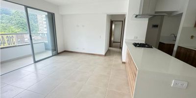 Apartamento en venta en Sabaneta. Con un área de 68.2 M2, el inmueble ofrece suficiente espacio para una vida cómoda. Cuenta con 2 alcobas y 2 baños completos, uno en la habitación principal con vestier, además de 1 garaje.

El apartamento tiene una sala comedor integrada con la cocina tipo americano, equipada con armarios empotrados. También incluye un balcón para disfrutar de las vistas. Dispone de todas las comodidades: agua, electricidad, gas domiciliario, carpintería en puertas y clósets, y suelos de cerámica. Ubicado en una urbanización cerrada con acceso pavimentado, cerca de la zona urbana, servicios y comercios esenciales. Ofrece áreas sociales como piscina, salón comunal, canchas de fútbol, zonas deportivas, parques y zonas verdes.

Ideal para una familia o inversionistas en busca de alta rentabilidad. ¡Contáctanos para más información y agenda una visita! Recuerda que te ayudamos en el proceso de tu crédito de vivienda!

 
