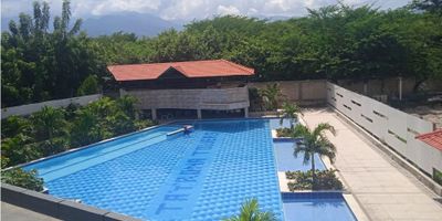 COD 919FR8168 El apartamento se encuentra en un sector residencial, muy tranquilo, brindando un ambiente familiar y acogedor, cuenta con balcon de vista a la montaña y a la zona social del conjunto, sus alcobas tienen buena iluminacion natural, el apartamento esta dentro de un conjunto de diez pisos y tres torres, que ofrece para su descanso piscina, gimnasio, salon social, teatrino, guarderia, salon de juegos, y recepcion con vigilancia privada y circuito cerrado. Se vende tambien amoblado en un valor de trescientos cincuenta y siete millones de pesos. Si cree que esta propiedad es lo que esta buscando, contactame y agendamos una cita.
