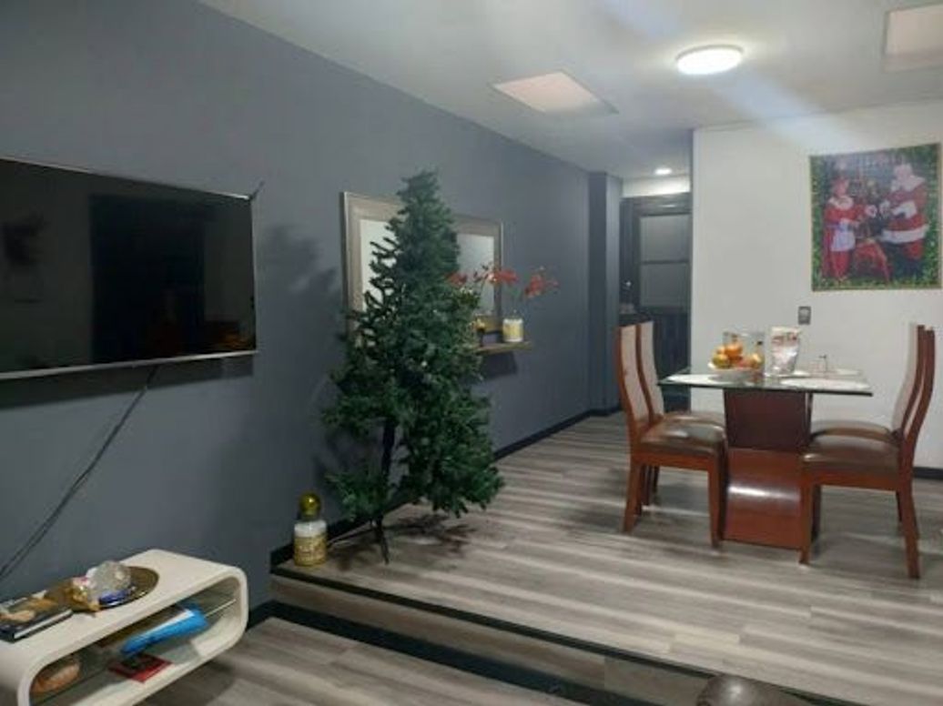 Casa de 5 alcobas en venta en Normandía, Bogotá, 308 m² · foto 3 de 20