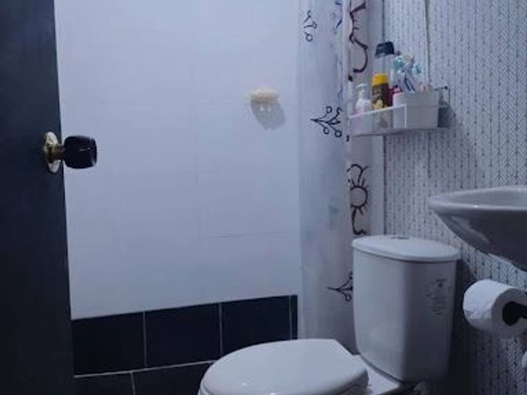 Casa de 5 alcobas en venta en Normandía, Bogotá, 308 m² · foto 17 de 20