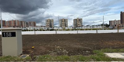 Kora  Tu nuevo hogar en el corazon de Rionegro, es un proyecto de lotes y apartamentos  ubicado en Rionegro- sector Barro Blanco.

Vive rodeado de la naturaleza, tranquilidad y acceso a todo lo que necesitas, a pocos minutos del barrio el porvenir, supermercado la vaquita, tiendas D1 y lugares de comercio, ubicado sobre la via principal que conduce al  aeropuerto internacional Jose Maria Cordova y tunel de Oriente. "lugar ideal para invertir o construir tu nuevo hogar en una zona de alta valorizacion y facil acceso"