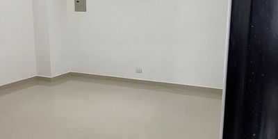 Oficina para arriendo en centro comercial en el sector de Niquia, la oficina se encuentra en el piso 5, en ella podras disfrutar de buenos espacios perfectos para la comodidad de tu empresa, cuenta con bano y cocineta, cuenta con cercanias a la estacion Niquia, interrapidisimo de Bello, entidades bancarias y supermercados
Valor de arrendamiento + Iva