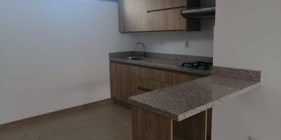 ESTE HERMOSO APARTAMENTO SE ENCUENTRA UBICADO EN EL SECTOR DE LA UNIVERSIDAD CATOLICA DE EL ORIENTE, CUENTA CON UN AREA DE 66 METROS, PARQUEADERO DESCUBIERTO Y SIN PONIENTE