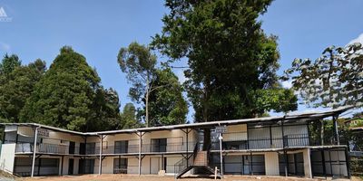 Local para arriendo en el sector de San Pedro, el local se encuentra en el un mall, el local cuenta con espacios bien distribuidos perfectos para tu negocio, se encuentra cerca a tiendas, vias principales y transporte publico.