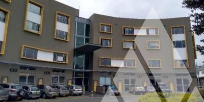 OFICINA UBICADA EN EL PARAJE CHACHAFRUTO, CENTRO CIUDAD KARGA RIONEGRO FASE 1, P.H. CUENTA CON UN AREA DE 45 METROS,EN PISO 4 CON ASCENSOR, CUENTA CON SALON, COCINA INTEGRAL, BANO CON DUCHA Y PARQUEADERO DE VISITANTES