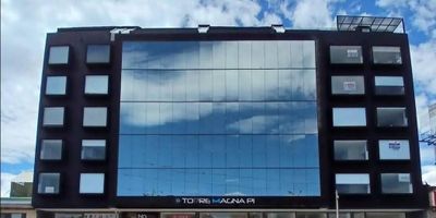 Local para arriendo en el sector de Pontevedra, el local se encuentra en un segundo piso, cuenta con espacios amplios e iluminados, con energia trifasica, 1 espacios, 1 bano, luces led, puerta de seguridad, y 1 parqueaderos, se encuentra cerca a supermercados, restaurantes y vias principales. cuenta con posibilidad de adquirir mezanine. 