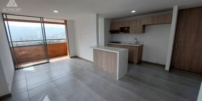 Apartamento nuevo para arriendo en el sector de Ditaires Itagui. Cuenta con amplios espacios comodos, amplios y luminosos. Cuenta con 3 habitaciones, 2 banos, 2 closet, 1 vestier, sala comedor, cocina integral, 1 balcon, zona de ropas, 1 parqueadero y 1 cuarto util. Tiene cercania a Ditaires, facil acceso a transporte publico y supermercados.
