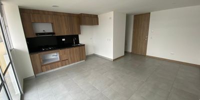 Apartamento para arriendo en el sector de Itagui. Cuenta con amplios espacios comodos, amplios y luminosos. Cuenta con 2 habitaciones, 2 banos, 2 closet,  sala comedor, cocina integral, 1 balcon, zona de ropas, 1 parqueadero, 1 cuarto util y ascensor. Tiene cercanias a mall Suramerica, a 5 minutos del complex de Ditaires, parroquia santa teresa de Calcuta