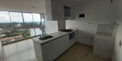 Hermoso aparta estudio ubicado en unidad cerrada completa, en sector tranquilo y seguro del municipio con facil acceso a vias principales, colegios, iglesias y zonas de comercio. En el podras encontrar espacios amplios, luminosos y bien distribuidos, consta de una habitacion amplia con Vestier y bano privado, sala comedor con un amplio ventanal el cual cuenta con una excelente vista, cocina integral con barra americana, zona de ropas, cuarto util y parqueadero cubierto. Es ideal para pareja o persona sola que deseen un lugar comodo en un entorno natural y tranquilo para el disfrute de zonas comunes y privacidad del apartamento.