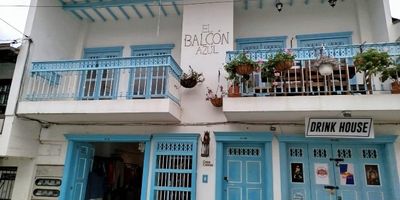 Propiedad disponible ideal para cualquier tipo de marca, ya sea consultorio oficina, local, ideal para tu emprendimiento ,cuenta con un area de 18M2 bano privado ,zonas comunes ,a tan solo una cuadra de el parque principal ,zona muy comercial ,no pierdas esta oportunidad 