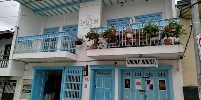 Propiedad disponible ideal para cualquier tipo de marca, ya sea consultorio oficina, local, ideal para tu emprendimiento ,cuenta con un area de 18M2 bano privado ,zonas comunes ,a tan solo una cuadra de el parque principal ,zona muy comercial ,no pierdas esta oportunidad 