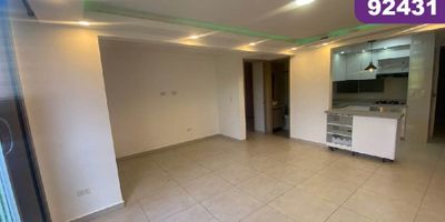 Apartamento en venta, ubicado en el nuevo sector de Alameda del Rio de la Ciudad de Barranquilla, sector de alta valorización, cerca de centros comerciales, parques, amplias zonas verdes, de fácil acceso y transporte publico; el apto cuenta con excelentes acabados, 2 alcobas, baño privado y auxiliar con divisiones de vidrio, cocina integral, área de labores, el conjunto tiene amplias zonas verdes y sociales, vías peatonales y vigilancia privada con cámaras.