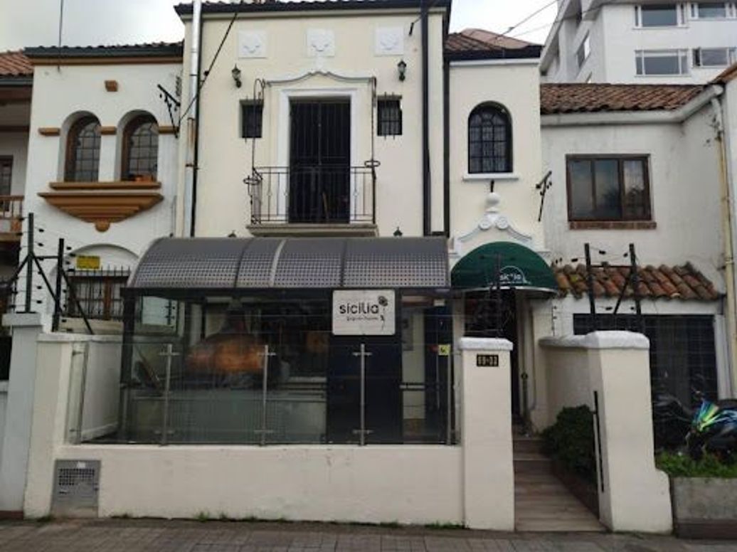 Casa de 3 alcobas en venta en Quinta Camacho, Bogotá, 315 m² · foto 2 de 15
