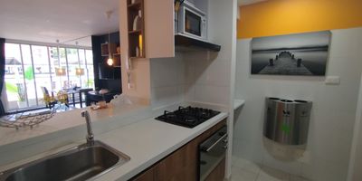 Apartaestudio bien distribuido, acogedor, con buenos acabados, moderna tipo loft especialmente disenado para
solteros o parejas. habitacion con vestier, bano, sala con Chimenea Climatica comedor, arquitectura moderna tipo loft, cocina tipo americano, bano social, zona de ropas, calentador, piso en madera, balcones con puerta corrediza huerta organica materiales ambientales certificado pintura ecologica sin componentes organicos volatiles  Ubicado en el sector de la zona de la MACARENA en unidad cerrada de 1 torre de 6 pisos 6 con apartamentos.Cerca de el podras encontrar transporte publico Sitp KR 3 Y KR 5, colegio Ramon B. Jimeno, universidad Distrital sede la Macarena,
planetario, plaza de toros, supermercado D1, entidad bancaria Bancolombia facil acceso a vias principales




