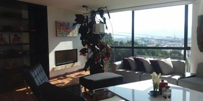 Hermoso Apartamento duplex, 280mtrs construidos y 40Mtrs de terraza, cerca a la avenida Boyaca, calle 127,  excelente vista iluminacion natural,1 planta, sala con chimenea, bar, estudio,comedor, terraza, cocina integral, con isla, zona de lavado, cuarto de servicio, bano de servicio, bano social. 2 planta, sala de estar, 3 alcobas con closet y bano, alcoba principal con closet walking, bano doble tocador, con tina. puerta y chapa de seguridad y puerta adicional de seguridad, ascensor, dos aptos por piso, porteria y seguridad privada, circuito cerrado de tv, 5 parqueaderos cubiertos, 3 depositos, salon social. juegos infantiles,piscina.
