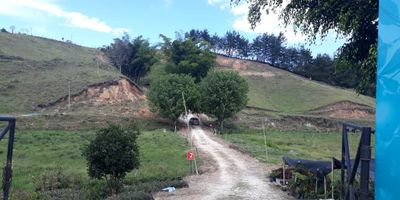 Lote de 2000 mt2 en  Parcelacion a 500mt del municipio de San Antonio de Pereira, cerca al Parque Tecnologico de Antioquia topografia ondulada, hermosa panoramica, facil acceso,cercania a zonas comerciales, recreativas y de servicios en general.
.

