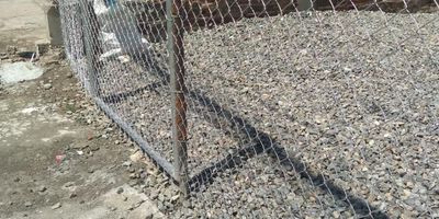 Se vende lote comercial en guayabal con licencia para construir local comercial en primer nivel y bodega en el segundo y tercer nivel area total 174,75 compuesto por 2 lotes asi: Un lote de 32,66 mts y el otro lote con area de 142,09 (2 matriculas inmobiliarias