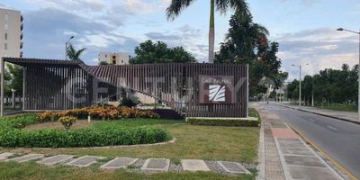 Se vende hermoso apartamento de 55 mts, ubicado en el 6to piso de un moderno edificio con ascensor, construido en 2016. El inmueble cuenta con 2 habitaciones, 2 baños, sala-comedor, cocina integral con gas natural, zona de ropas y closet en las habitaciones. Además, está equipado con aire acondicionado y divisiones en los baños. La vista es interior, ideal para quienes buscan tranquilidad. Ubicado en conjunto cerrado de estrato 4, con vigilancia privada 24/7 y completas zonas comunes: Piscina Gimnasio Salón de juegos Zona de BBQ Zonas verdes Parqueadero para visitantes Incluye 1 parqueadero privado. Ideal para familias o personas que buscan comodidad, seguridad y excelente ubicación.