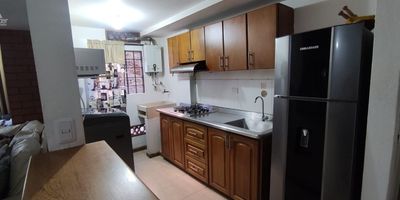 este apartamento se encuentra ubicado en torres de alcala, en el sector de los colegios a 5 minutos de la clinica somer, 7 minutos de san nicolas,10 minutos de san antonio, cuenta con un area de 60 metros y parqueadero de 12 metros, su ubicacion te permite estar cerca de todo lo que necesitas