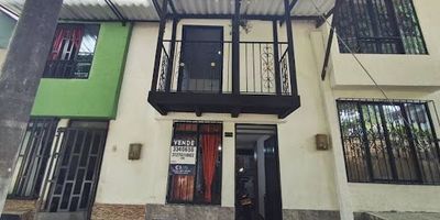 CASA DUPLEX EN VENTA ¡Vive en un lugar privilegiado con vista única al guadual! ideal para quienes buscan comodidad, tranquilidad. Ubicada en el sector Primera Azul, una zona residencial tranquila y con excelente conectividad. Características Casa duplex Distribución moderna y funcional. Balón con vista al guadual Disfruta un ambiente relajante desde la comodidad de tu hogar. Para más información o agendar una cita, contáctanos.