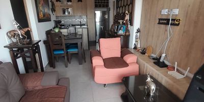 APARTAMENTO PISO 12 EN VENTA EN RIONEGRO (Torreón De Laureles).
310.000.000 NEGOCIABLES!!.
Area: 62.61 mts².
 Estrato: 4
️3 alcobas con clóset.
2 baños totalmente enchapados  y con techo en pvc
cocina integral amplia .
balcón amplio con gran vista a Rionegro
Paneles de madera con cajoneras en sala y alcoba principal
 ️cuarto útil. 
 Ascensor.
 Administración: 300.000
 Zonas comunes como: Salón social, Turco, Gimnasio, zonas BBQ y juegos para niños. 
‍️ Vigilancia 24/7.
Más info: ☎️3015420632.