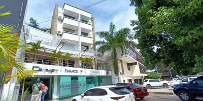 Arriendo Local 2 de 46m2, en el Centro Comercial Concept Lofts, en la ciudad de Barranquilla, ubicado en zona comercial y en sus alrededores zona residencial. Cerca de Centros comerciales , parques, Colegios, restaurantes, con excelente circulación de carros, vías de acceso, transporte público y parqueaderos. El local se encuentra con piso en porcelanato de 60x 60, cielo raso y baño incluido. Dentro del valor del canón está incluido el valor del iva y de la adminsitración.
