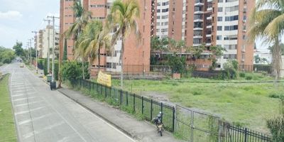 Se vende espectacular lote ubicado sobre la 80 con pasoancho uso mixto ,comercial y residencial perfecto para proyectos inmobiliarios como edificio de apartamento ,locales comerciales ,parqueaderos ,lavaderos de carros