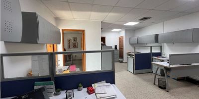 Se arrienda oficina amoblada o sin amoblar en CC Prado Plaza, Santa Marta.

NOTA: 

- El canon incluye el valor de la administración.

- No incluye servicios públicos domiciliarios.

Para confirmar cualquier dato de la publicación, realizar preguntas adicionales o agendar cita para conocer la propiedad, comunícate con nosotros! 
