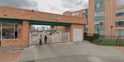 ¡Apartamento en venta en la tranquila ciudad de Funza, Cundinamarca!  

Tercer piso!

Cuenta con 3 alcobas con iluminación natural.

El apartamento tiene 2 baños, uno en habitación principal y uno auxiliar, lo que brinda mayor comodidad y privacidad.

No tendrás que preocuparte por el Parqueadero, ya que cuenta con uno privado y parqueadero para visitantes.

Además, esta ubicado cerca de centros comerciales, colegios y universidades, ademas encontrarás transporte público cercano y acceso a importantes vías principales. 

No pierdas esta oportunidad de vivir en un lugar tranquilo y seguro en Funza, con todas las comodidades y beneficios que te ofrece este hermoso apartamento. ¡Contáctanos hoy mismo y agenda una visita!
