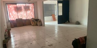 CASA EN ARRIENDO, EL BOSQUE

Casa con excelente ubicacion , ideal para invertir, remodelar, cuenta con un area de 250m2, aprovecha la oportunidad, cerca de via transitada, transporte publico.

Codigo Wasi 9268870
