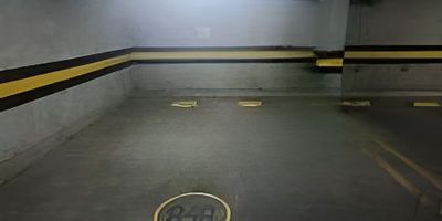 Se ofrece en venta un parqueadero en La Pilarica, Medellín, Antioquia. Este garaje sencillo cubierto cuenta con un área privada de 26.62 m² y tiene 5 años de antigüedad. Ubicado en estrato 5, en la Cll. 75 No. 73-116, este espacio es una opción práctica para asegurar su vehículo en una zona de alta demanda. El precio de venta es de $48,714,600. Para más información o para coordinar una visita, puede contactarnos por WhatsApp, solicitar que lo contacten o ver los teléfonos disponibles.