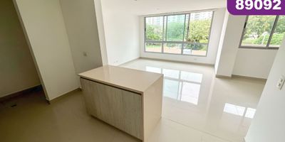 Apartamento en arriendo ubicado en el exclusivo sector de Buenavista al norte de la Ciudad de Barranquilla, de fácil acceso y transporte, cercano a los mas importantes centros comerciales, almacenes de cadena, grandes parques y zonas verdes, colegios y universidades; el apto cuenta con excelentes acabados, sala comedor, baño social, estudio, closet de lino, 2 alcobas cada una con su baño privado, 1 vestier, cocina integral tipo americano, area de labores, 2 garajes privados y 1 deposito. El conjunto tiene amplias y acogedoras zonas comunes, lobby, vigilancia privada con circuito cerrado de tv, ascensores, piscinas, cancha deportiva, pista de trote, gym, bbq, sauna y turco, parque infantil, planta eléctrica, salón social y de juegos.